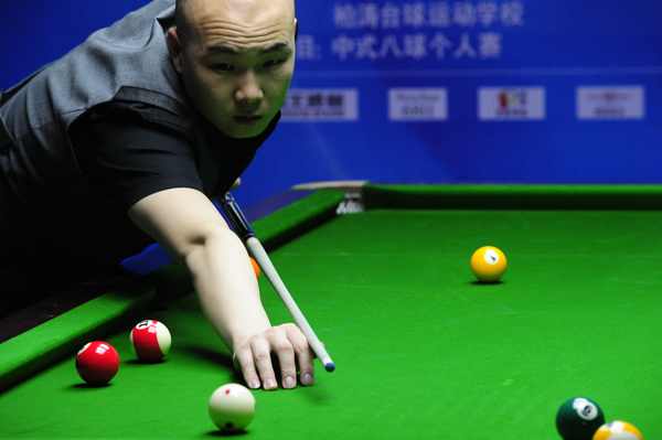 两人之间的 两人之间的